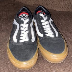 Black skating vans